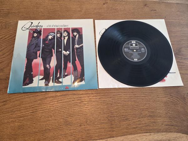 The Quireboys – A Bit Of What You Fancy 1990 Parlophone – 064 79 3177 1 Europäische Pressung VG+/VG-/Abriss auf Backcover)